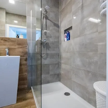 Alfa With Parking 포즈난