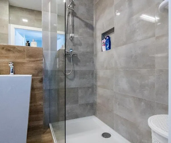 Alfa With Parking بوزنان